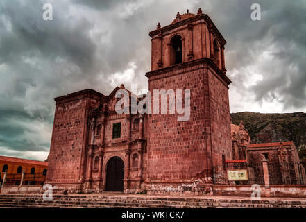 Außenansicht von Iglesia de Santa Isabel de Pucara bei Puno, Peru Stockfoto