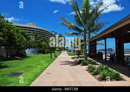 Cairns, Queensland/Australien - 03 Jan 2019: Straße in der Innenstadt von Cairns, Queensland, Australien Stockfoto