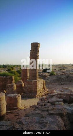 Letzte stehende Säulen von Napata der Tempel des Amun am Fuße des Jebel Barkal Berg in Karima, Sudan Stockfoto