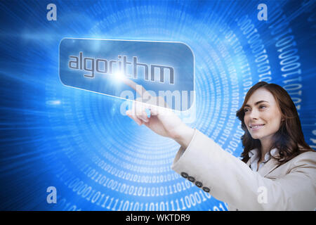 Geschäftsfrau, die auf Wort Algorithmus gegen glühende futuristische Binärcode Spirale Stockfoto