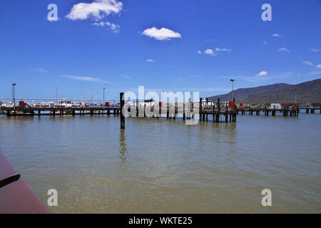 Cairns, Queensland/Australien - 03 Jan 2019: Marina in der Innenstadt von Cairns, Queensland, Australien Stockfoto