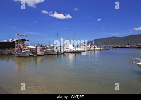 Cairns, Queensland/Australien - 03 Jan 2019: Marina in der Innenstadt von Cairns, Queensland, Australien Stockfoto