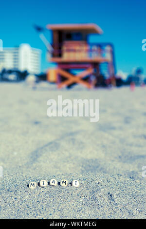 Maimi Southbeach, Rettungsschwimmer Haus mit Buchstaben auf den Sand, Florida, USA Stockfoto