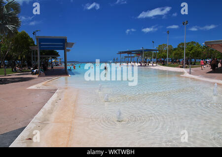 Cairns, Queensland/Australien - 03 Jan 2019: Pool in der Innenstadt von Cairns, Queensland, Australien Stockfoto