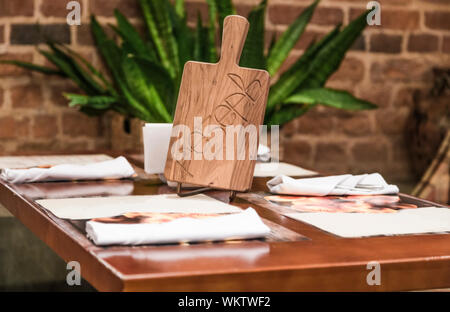 Die Platte mit der Aufschrift "Reserve" im Restaurant Stockfoto