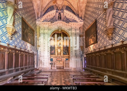 Coimbra, Portugal, 18. Juli 2019: Kapitel Zimmer (Sala tun capitulo) im Kloster von Santa Cruz. National Monument, da die ersten zwei Könige der Por Stockfoto