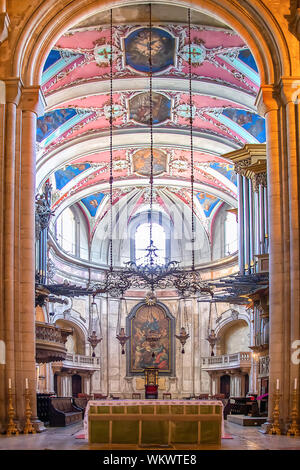 Lissabon, Portugal - Juli 15,2019: Main Altar der Kathedrale Se Patriarcal in Lissabon, Portugal Stockfoto