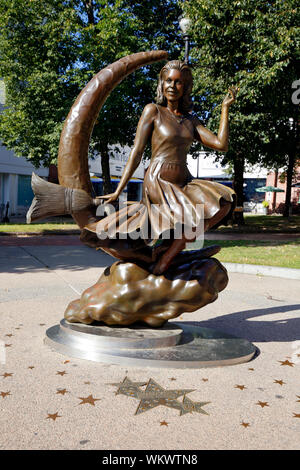 Verhext Statue im Park Lappin, Salem, MA Stockfoto