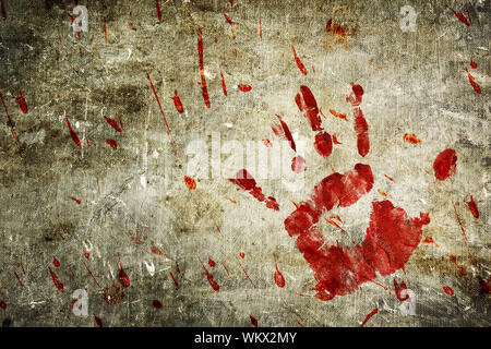 Blutige hand Drucken und Blut spritzt auf einem grungy Wand. Stockfoto