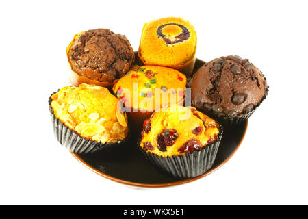 Verschiedene Kuchen und Muffins frisch gebackene auf weiße Oberfläche Stockfoto