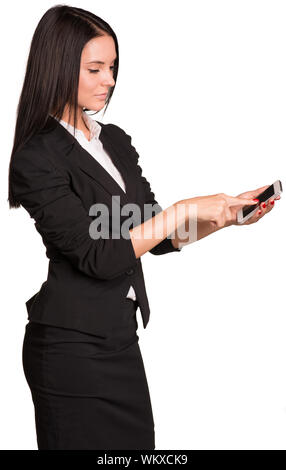 Schöne Geschäftsfrauen in mittels Smart Phone. Auf weissem Hintergrund Stockfoto