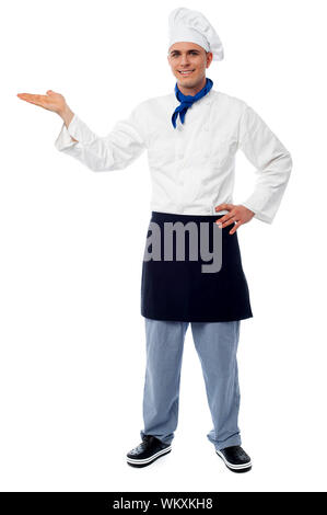Junge männliche Chef zeigt seine Hand auf weißem Hintergrund Stockfoto