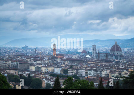 Skyline im Sonnenuntergang nach dem Sturm. Florenz, Toskana. Italien Stockfoto