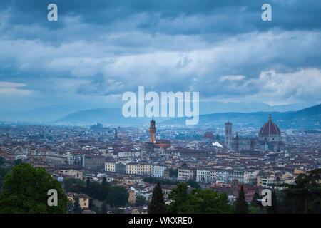 Skyline im Sonnenuntergang nach dem Sturm. Florenz, Toskana. Italien Stockfoto