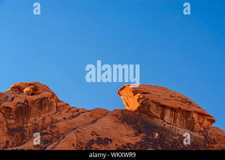 Verwitterten roten Felsen formationen in der Wüste, Valley of Fire State Park, Nevada, USA Stockfoto