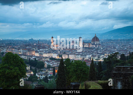 Skyline im Sonnenuntergang nach dem Sturm. Florenz, Toskana. Italien Stockfoto