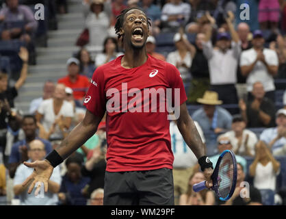Flushing Meadow, United States. 04 Sep, 2019. Gael Monfils, von Frankreich, reagiert, nachdem er einen Schuß von Matteo Berrettini, von Italien, in der Tie-break im fünften Satz Ihrer runde Spiel in Arthur Ashe Stadium an der 2019 US Open Tennis Championships am USTA Billie Jean King National Tennis Center am Mittwoch, 4. September 2019 in New York City. Foto von Ray Stubblebine/UPI Quelle: UPI/Alamy leben Nachrichten Stockfoto