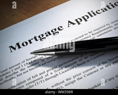Nahaufnahme einer Hypothek Anwendung und einen Stift. Stockfoto