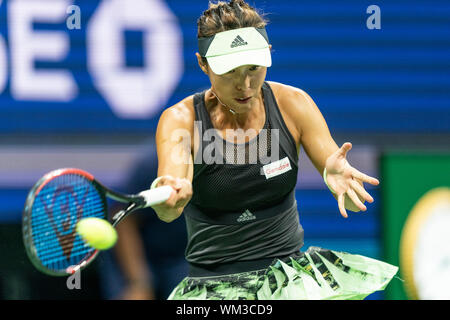 Manchester, United States. 03 Sep, 2019. Qiang Wang (China), die in Aktion im Viertelfinale der US Open Championships gegen Serena Williams (USA) an Billie Jean King National Tennis Center (Foto von Lew Radin/Pacific Press) Quelle: Pacific Press Agency/Alamy leben Nachrichten Stockfoto