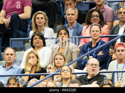 Manchester, United States. 03 Sep, 2019. Priyanka Chopra besucht Viertelfinale der US Open Meisterschaften zwischen Roger Federer (Schweiz) und Grigor Dimitrov (Bulgarien) an Billie Jean King National Tennis Center (Foto von Lew Radin/Pacific Press) Quelle: Pacific Press Agency/Alamy leben Nachrichten Stockfoto