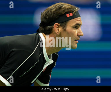 Manchester, United States. 03 Sep, 2019. Roger Federer (Schweiz), die in Aktion im Viertelfinale der US Open Championships gegen Grigor Dimitrov (Bulgarien) an Billie Jean King National Tennis Center (Foto von Lew Radin/Pacific Press) Quelle: Pacific Press Agency/Alamy leben Nachrichten Stockfoto