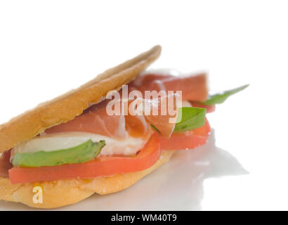 Panini-Sandwich mit frischen Caprese und Parma Schinken Stockfoto