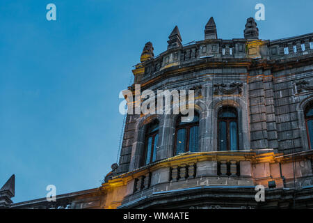 Rathaus von Puebla, Puebla. sunrise im historischen Zentrum und zolacalo de Puebla. Koloniale Stadt, Geschichte und antike Architektur. Puebla de Zaragoza, Mexiko. Gebäude vor dem Plaza Mayor von der historischen Altstadt, einem Weltkulturerbe seit 1987. Elisabethanische Architektur mit Einflüssen aus dem Neoklassizismus und der Italienischen Renaissance (© Foto: LuisGutierrez/NortePhoto.com) Palacio Municipal de Puebla, Puebla. Amanecer En El Centro Historico y zolacalo de Puebla. ciudad Colonial, historia y arquitectrua Antigua. Puebla de Zaragoza, Mexiko. Edificio ubicado Frente a Stockfoto