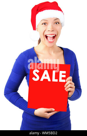 Aufgeregt weihnachten Frau mit Santa Hut mit roten Verkauf Zeichen. Auf weissem Hintergrund. Stockfoto