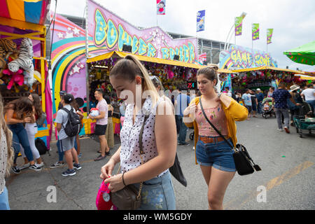 Frauen bei der jährlichen Canadian National Exhibition, Toronto, Ontario Stockfoto