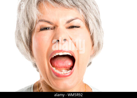 Portrait einer älteren Frau mit einem schreien Ausdruck Stockfoto