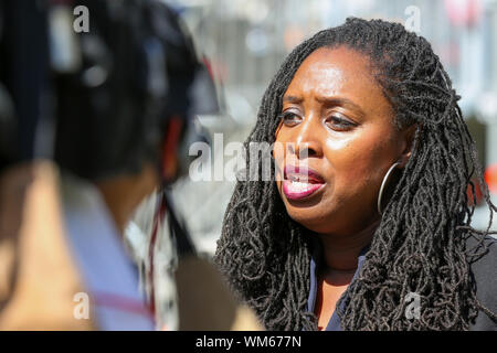 London, Großbritannien. 04 Sep, 2019. Schatten Frauen & Gleichstellung Sekretär Dawn Butler ist am College Green in Westminster, London gesehen. Credit: SOPA Images Limited/Alamy leben Nachrichten Stockfoto