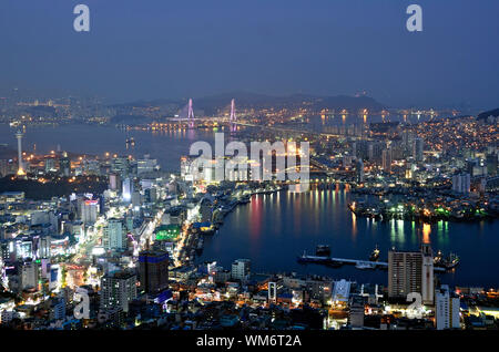 Eine allgemeine Ansicht der Stadt Busan in der Morgendämmerung in Südkorea Stockfoto