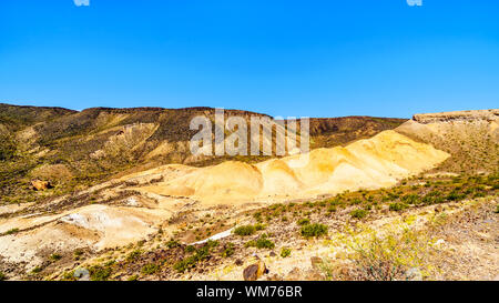 Die bunten Berge entlang Northshore Road SR 167 im Lake Mead National Recreation Area in der Halbwüste Landschaft zwischen Boulder City und Overton, Nevada, USA Stockfoto