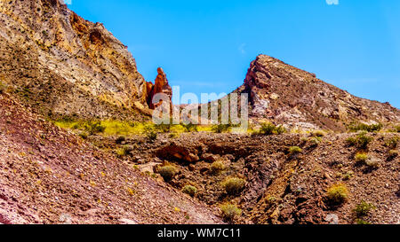 Die bunten Berge entlang Northshore Road SR 167 im Lake Mead National Recreation Area in der Halbwüste Landschaft zwischen Boulder City und Overton, Nevada, USA Stockfoto