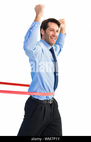 Happy Geschäftsmann Überschreiten der Ziellinie auf weißem Hintergrund Stockfoto