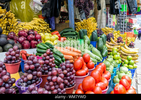 Frisches Gemüse im mexikanischen Markt in San Cristóbal, Chiapas, Mexiko Stockfoto