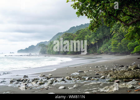 Abgeschieden, leeren Strand und Dschungel im Corcovado Nationalpark, Costa Rica Stockfoto