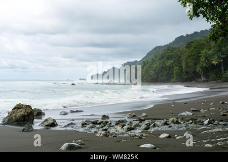 Abgeschieden, leeren Strand und Dschungel im Corcovado Nationalpark, Costa Rica Stockfoto