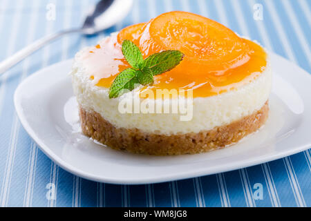 Nahaufnahme einer Vanille und orange Käsekuchen Stockfoto