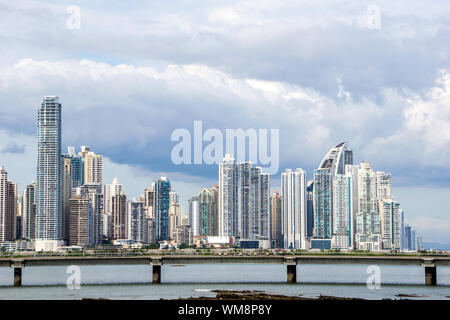 Panama City, Panama Skyline aus über die Bucht Stockfoto