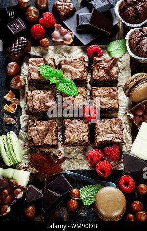 hausgemachter Brownie Figuren auf dem Brett, Essen Nahaufnahme Stockfoto