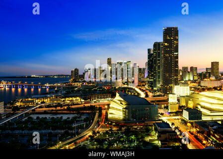 Miami Innenstadt in der Nacht, Florida, USA Stockfoto