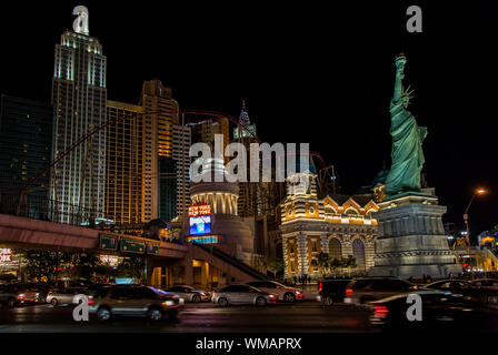 LAS VEGAS NV/USA - Dezember 24: Der Las Vegas Strip am Heiligabend mit New York, New York Hotel und Kasino. Dezember 24, 2014 in Las Vegas, NV, USA Stockfoto