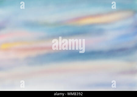 Verschwommen Himmel Hintergrund mit blau und orange Wolken. Stockfoto