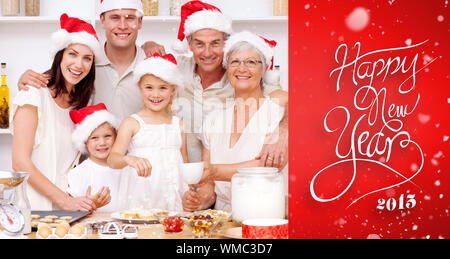 Kinder backen Weihnachten Kuchen in der Küche mit ihrer Familie gegen rote Vignette Stockfoto