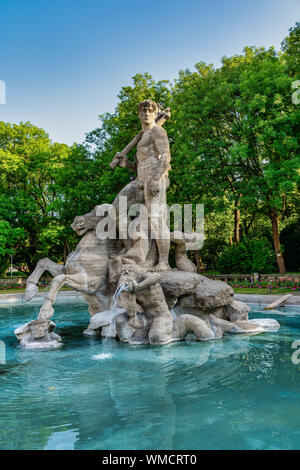 Der Neptunbrunnen im Alten Botanischen Garten in der Nähe der Innenstadt von München, Deutschland Stockfoto