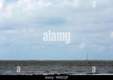 Norderney, Weststrand, Meer, Himmel, Wolken, Horizont, Boot Stockfoto