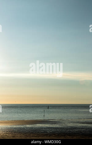 Norderney, Weststrand, Strand, Meer, Himmel, Horizont; Abendlicht Stockfoto