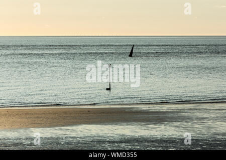 Norderney, Weststrand, Warnzeichen, Strand, Meer, Himmel, Horizont Stockfoto