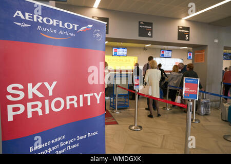 KALININGRAD, Russland - ca. Mai 2018: Check-in-Bereich in Khrabrovo Airport. Stockfoto